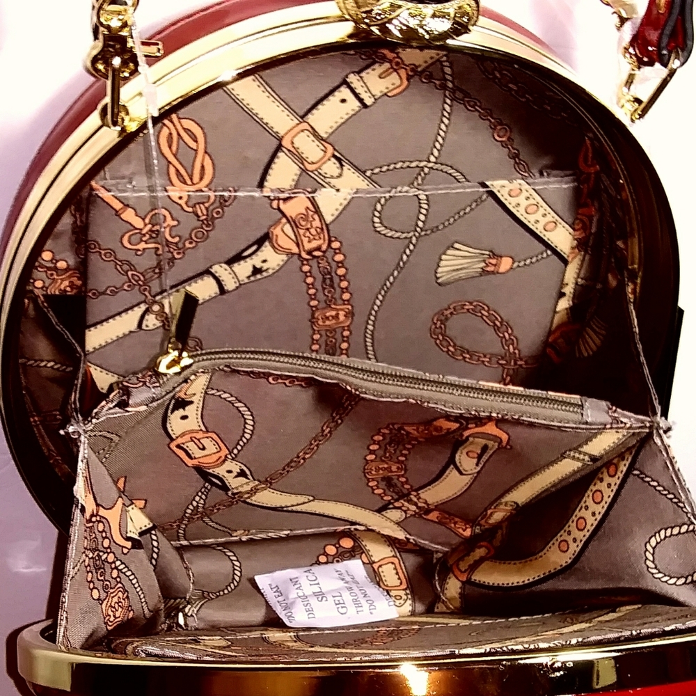 STUNNING RED HANDBAG - Picture 3 of 9
